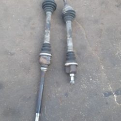 Cardon gauche droite Peugeot 3008 année : 2012