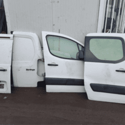 Porte avant ,Latéral et Porte arrière + rétroviseur Citroen Berlingo année:2008